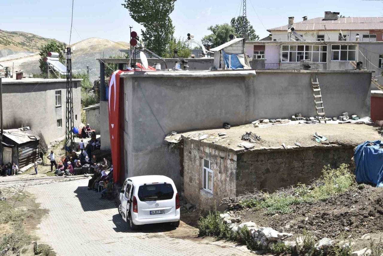Pençe-Kilit Harekâtı bölgesinde yürütülen operasyon sırasında metan gazından şehit düşen