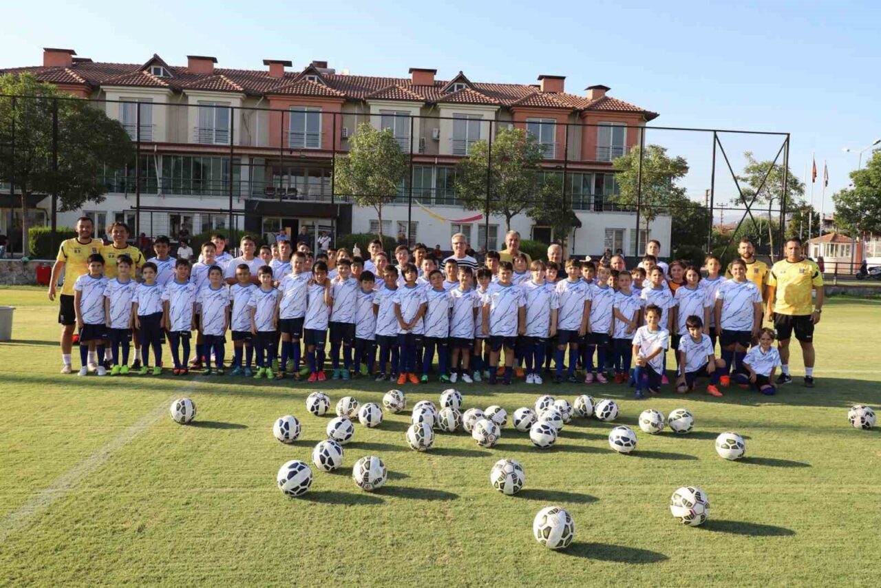 Nazilli Belediye Başkanı Dr. Ertuğrul Tetik, Nazilli Belediyesi Yaz Futbol