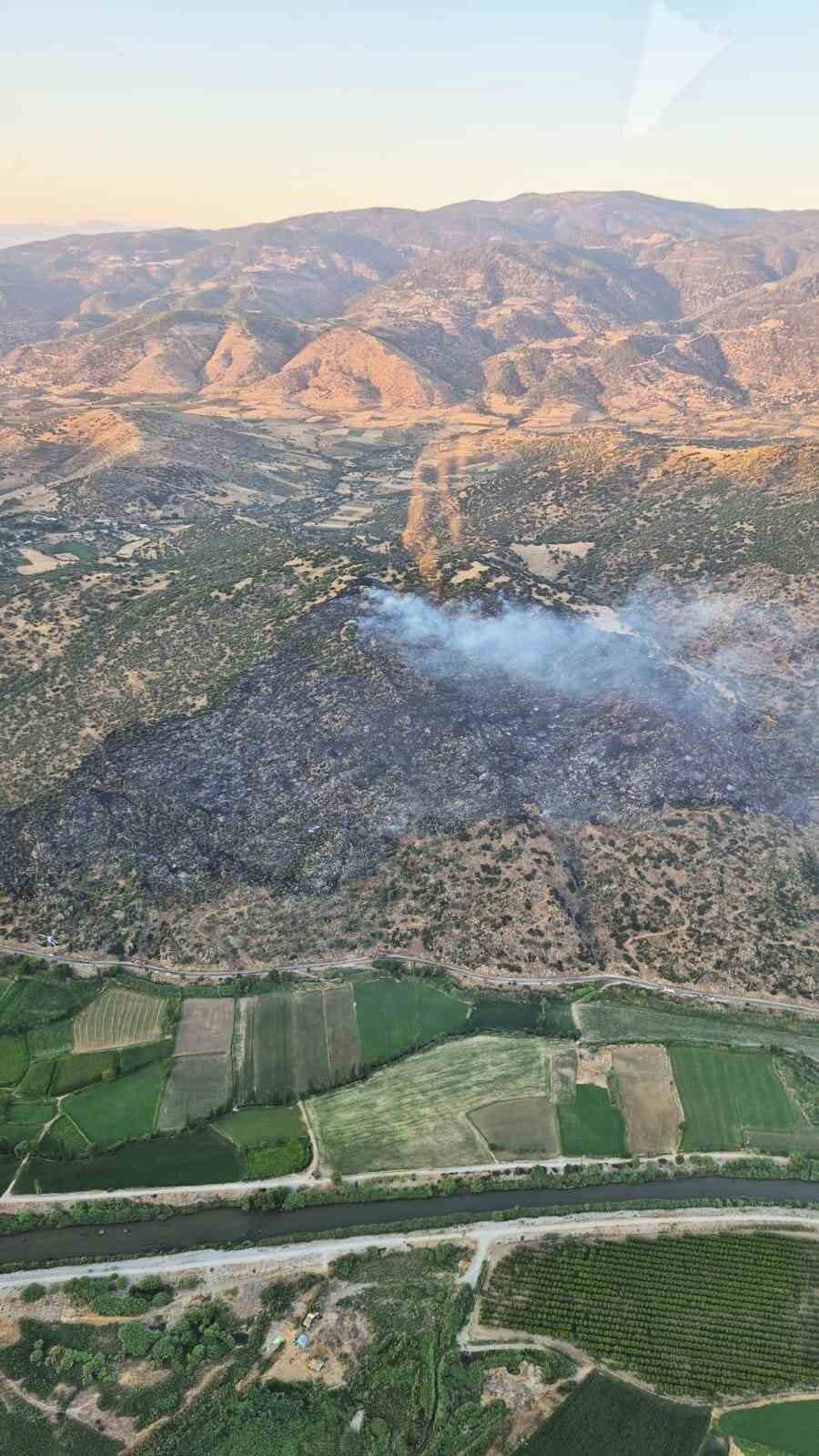 Aydın’ın Nazilli ilçesinde makilik ve zirai alanda çıkan yangın ekiplerin