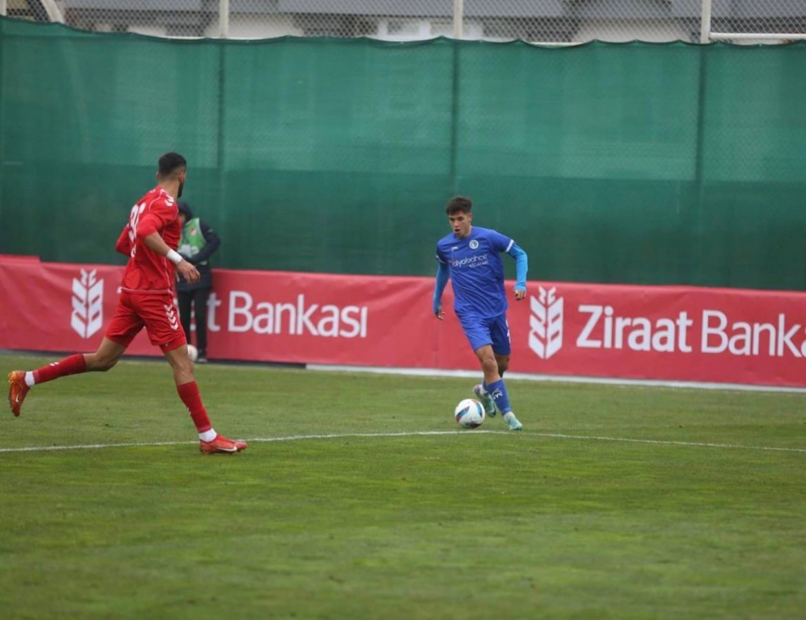 Nazillispor, yeni sezon öncesi gençleşme operasyonuna gitti. TFF’nin yaş sınırlaması
