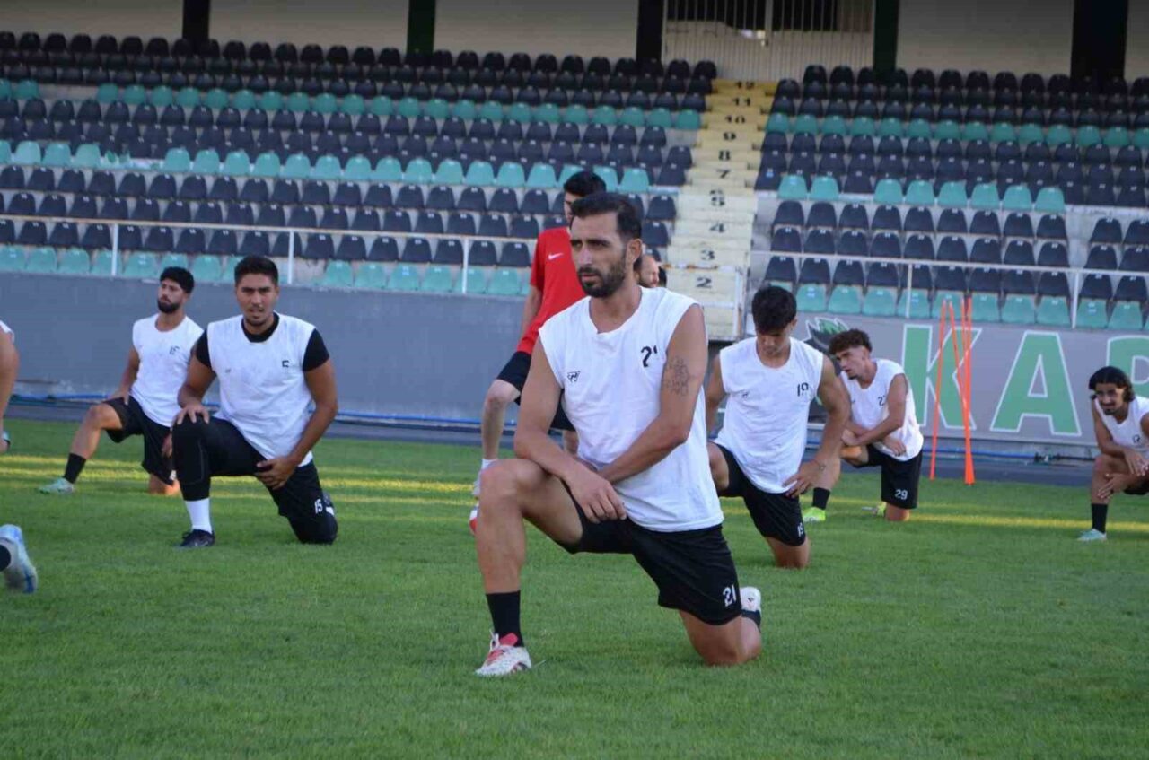 Denizli İdmanyurdu Gürellerspor’un yeni transferi 36 yaşındaki stoper Nazmi Candoğan,