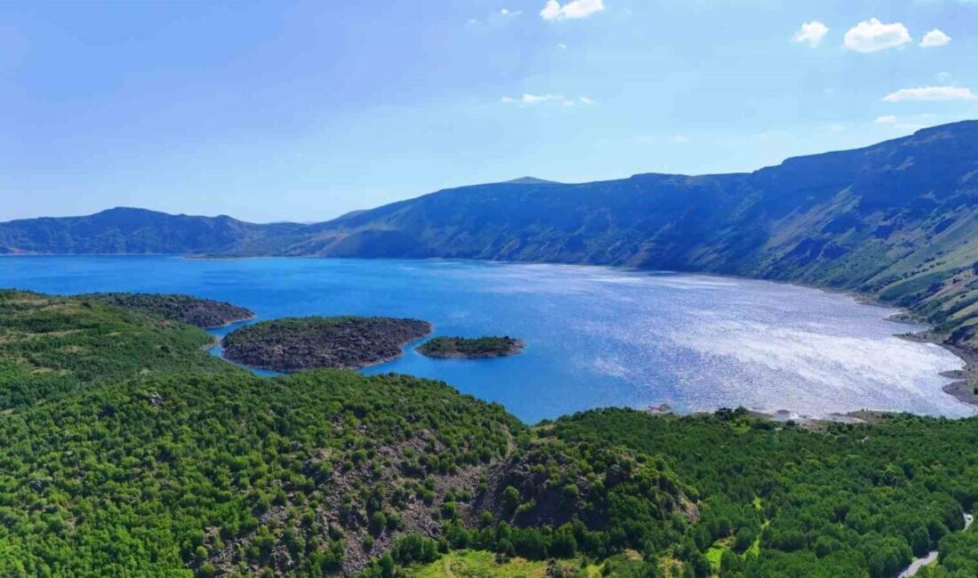 Bitlis’in Tatvan ilçesinde bulunan dünyanın ikinci, Avrupa’nın ise en büyük