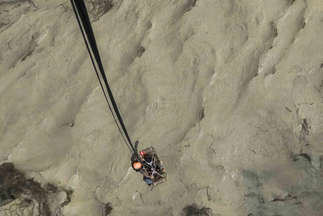 Çin ile Nepal arasındaki Himalaya dağlarındaki bir vadide şiddetli yağışların