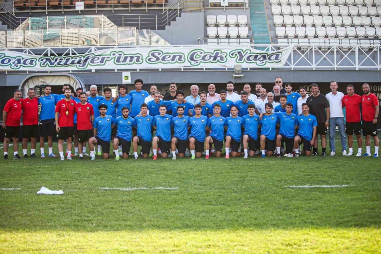 Bursaspor’un pilot takımı Nilüfer FK, sezonun ilk idmanını yaptı. Yöneticiler