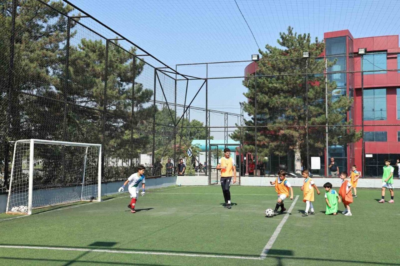 Nilüfer Belediyesi’nin Nilüfer Belediyespor Kulübü iş birliğiyle düzenlediği Yaz Spor