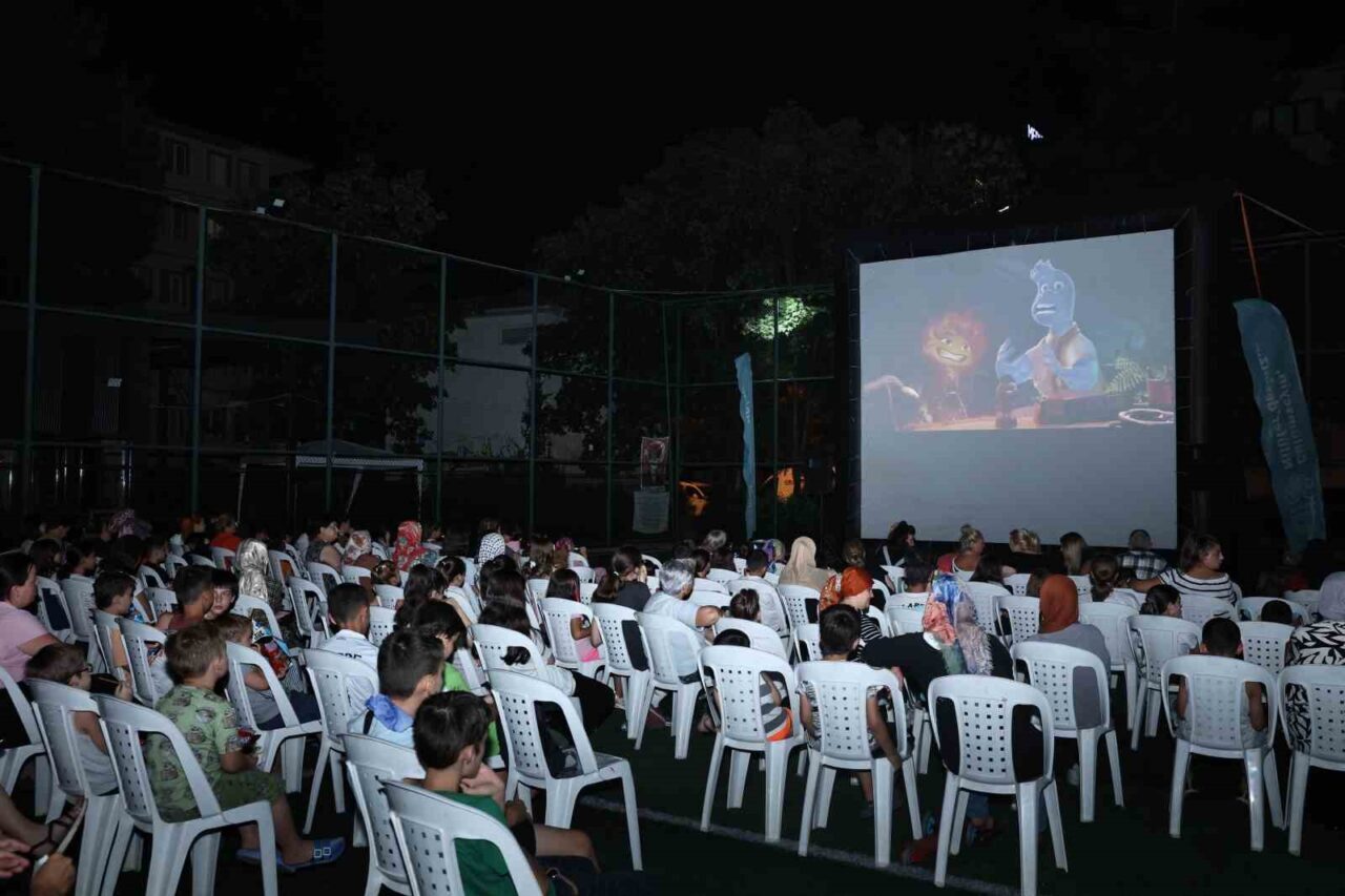 Nilüfer Belediyesi tarafından her yıl gerçekleştirilen açık havada sinema etkinliği