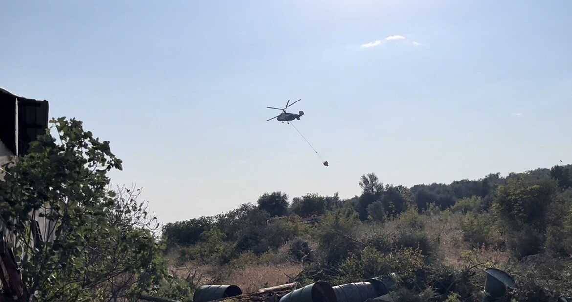 Bursa’nın Nilüfer ilçesinde çıkan orman yangını, ekiplerin havadan ve karadan