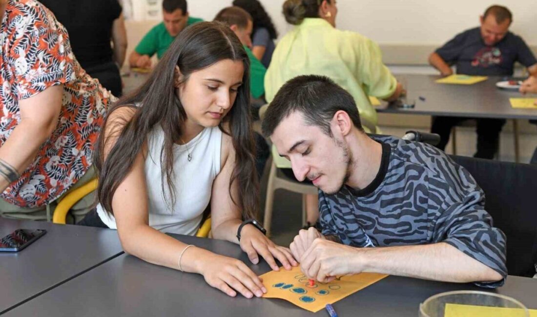 Osmangazi Belediyesi Engelli Bakım Merkezi (OBAM), özel bireyleri müzik ve