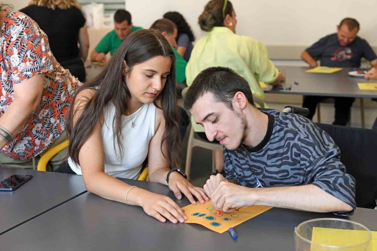 Osmangazi Belediyesi Engelli Bakım Merkezi (OBAM), özel bireyleri müzik ve