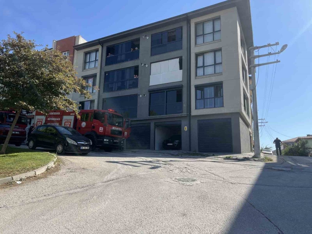 Eskişehir’de bir evde ocak üzerinde unutulan yemek yangına sebep olurken,