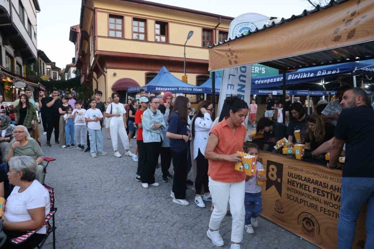 Odunpazarı Belediyesi, yaz akşamlarını kültür ve sanatla buluşturmaya yönelik etkinliklerine
