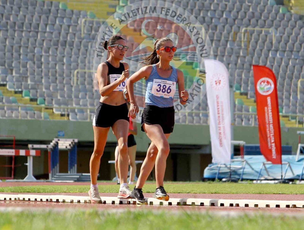 Odunpazarıspor Kulübü sporcuları, İzmir ve Eskişehir’de düzenlenen önemli atletizm şampiyonalarında