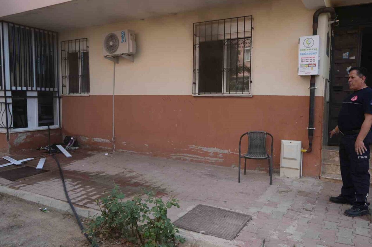 Antalya’da madde bağımlısı olduğu ileri sürülen bir genç, annesiyle yaşadığı