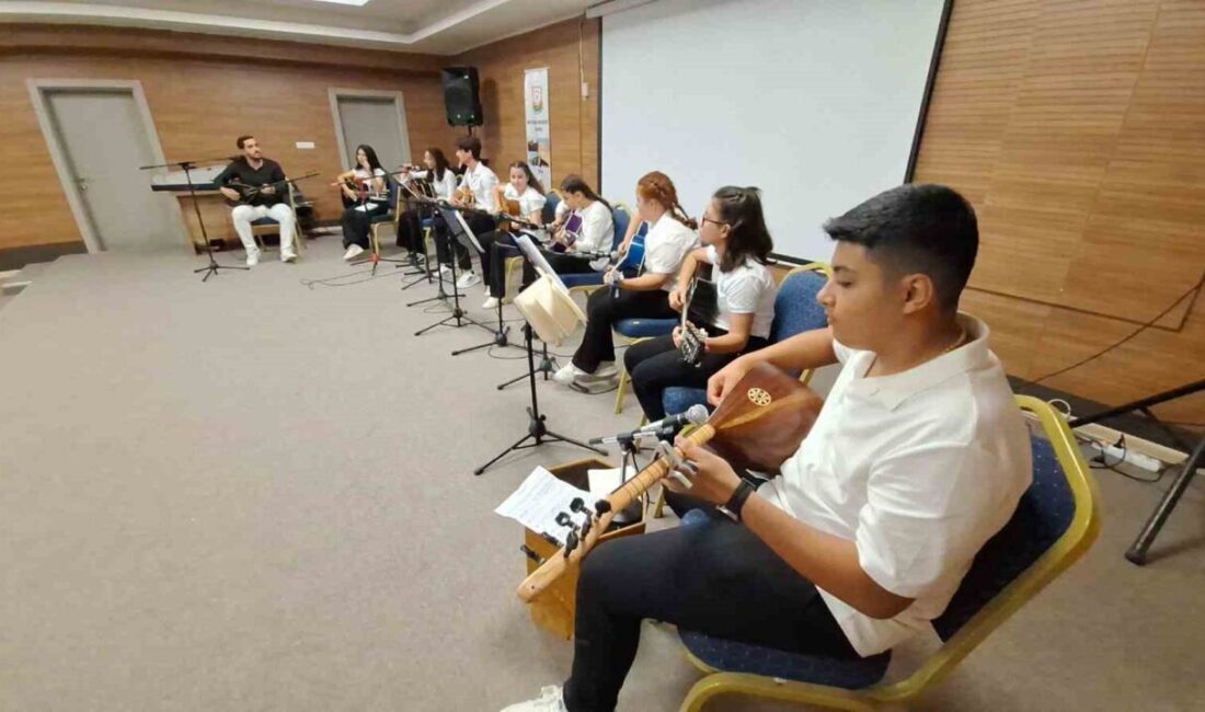 Şanlıurfa Büyükşehir Belediyesi Esentepe Gençlik Merkezinde eğitim alan müzik kursu