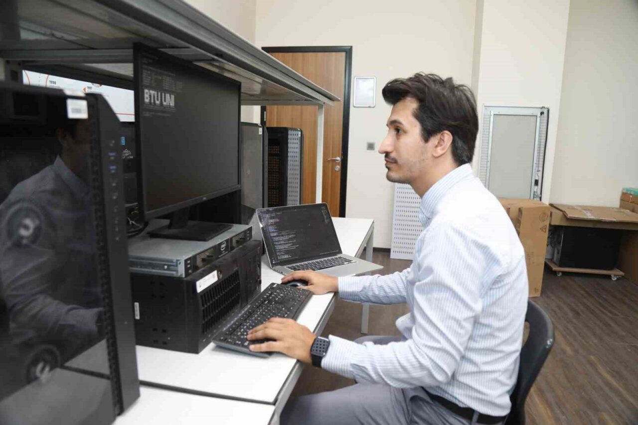 Bursa Teknik Üniversitesi (BTÜ), yapay zekâ temelli öğrenme analitiğiyle, yazılım