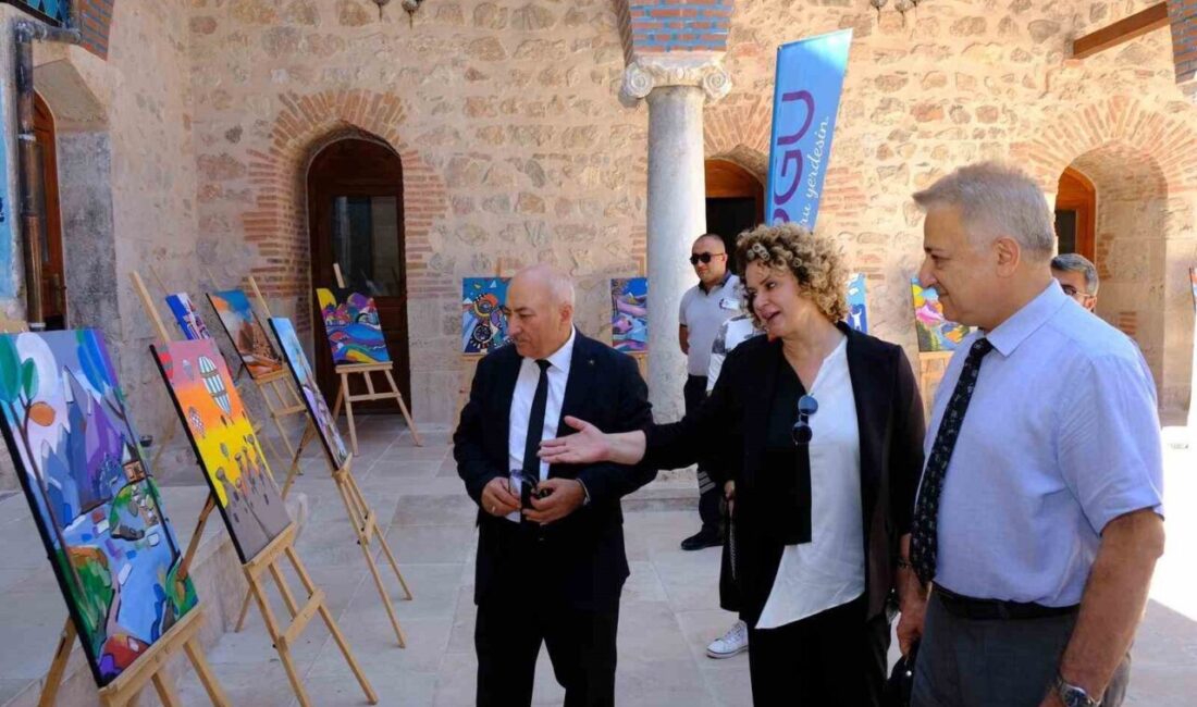 Tokat Gaziosmanpaşa Üniversitesi’nde (TOGÜ) öğrencilerin filografi ve resimlerinden oluşan karma