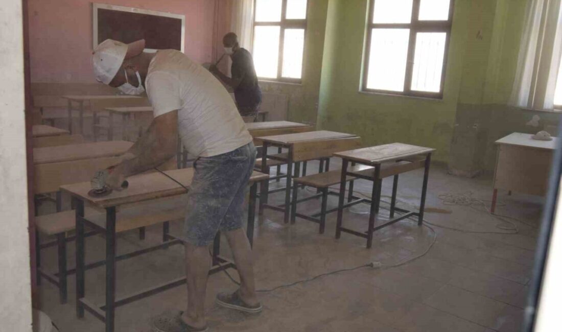 Diyarbakır’ın Eğil ilçesinde bulunan Alpaslan Anadolu Lisesinde müdür başyardımcısı Kayhan