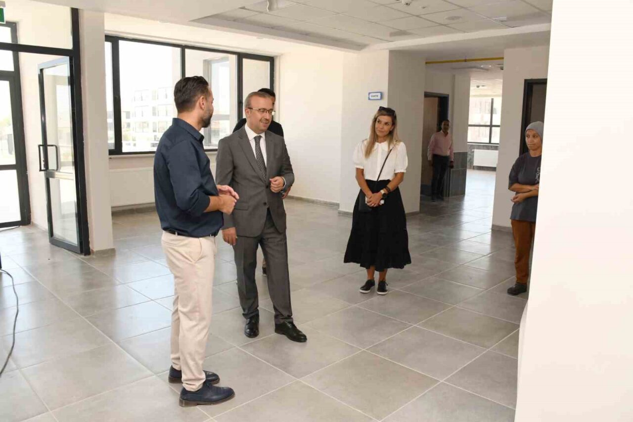 İl Millî Eğitim Müdürü Sinan Aydın, Tepebaşı ilçesi Zincirlikuyu Mahallesinde