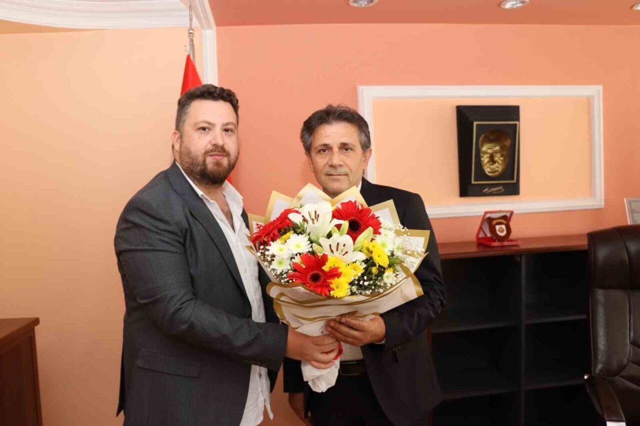 Atatürk Üniversitesi Oltu Meslek Yüksekokulu’nda müdürlük görevinde değişiklik yaşandı. Yaklaşık