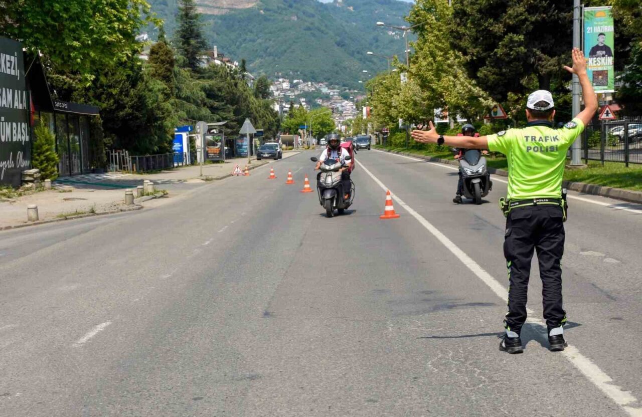 Ordu’da polis ekipleri tarafından trafik kazalarını azaltmaya yönelik yapılan denetimlerde