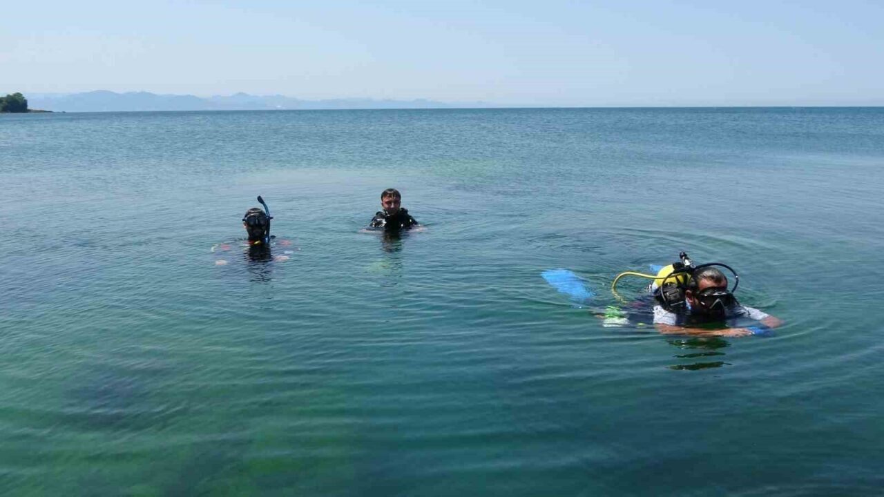 Ordu’nun Perşembe ilçesinde denizin yaklaşık 150 metre açığında 1,5 metre