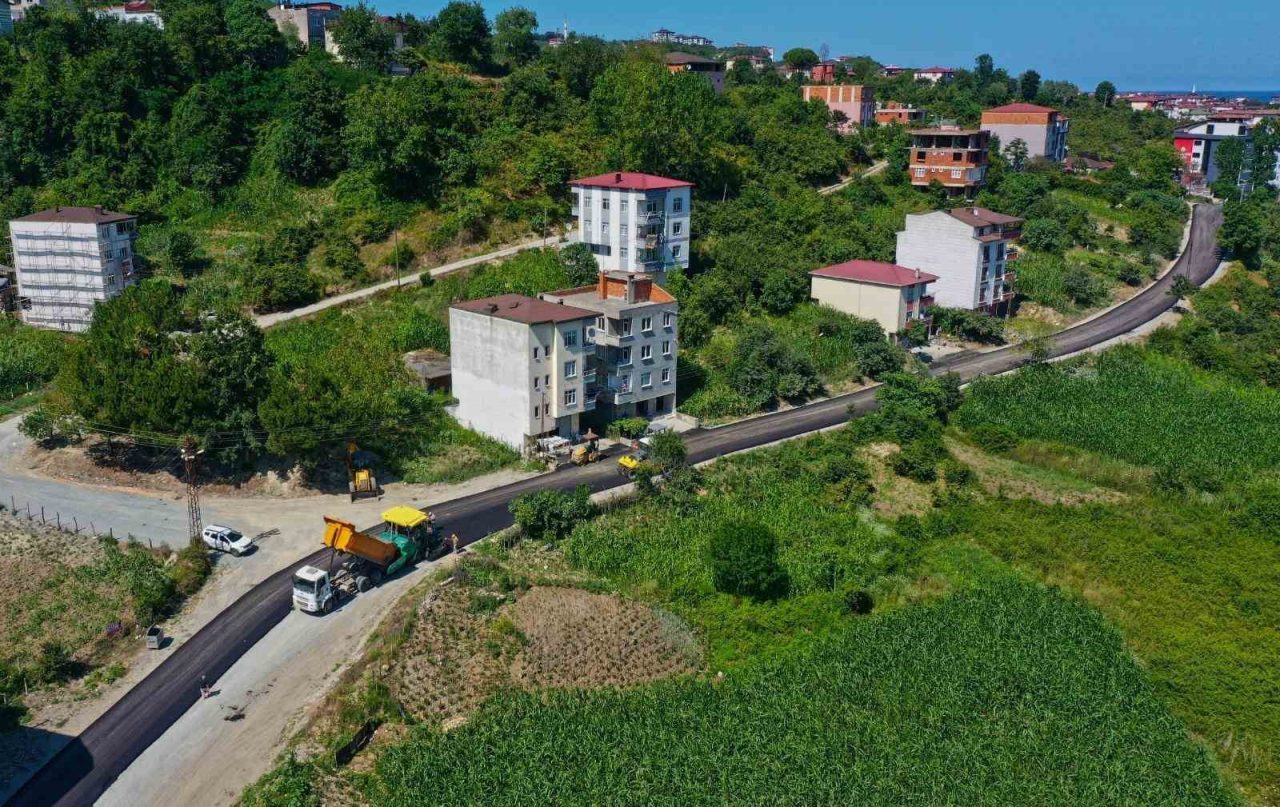 Ordu Büyükşehir Belediyesi tarafından il genelindeki yollarda sıcak asfalt çalışmaları