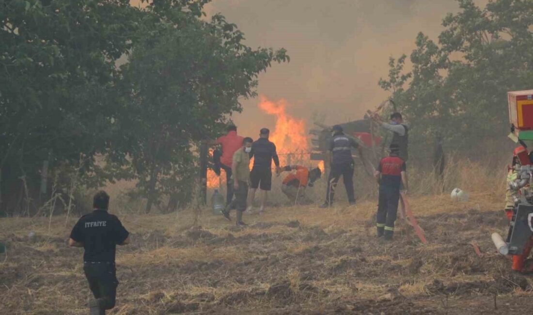 Karabük’te rüzgarın etkisiyle yerleşim yerlerine doğru ilerleyen orman yangınına karşı