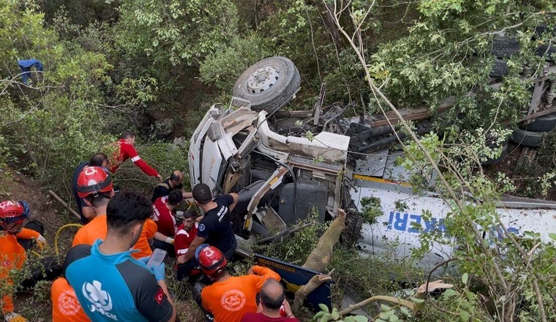 Bursa’nın Gürsu ile Kestel ilçeleri arasındaki orman yangınını söndürmek için