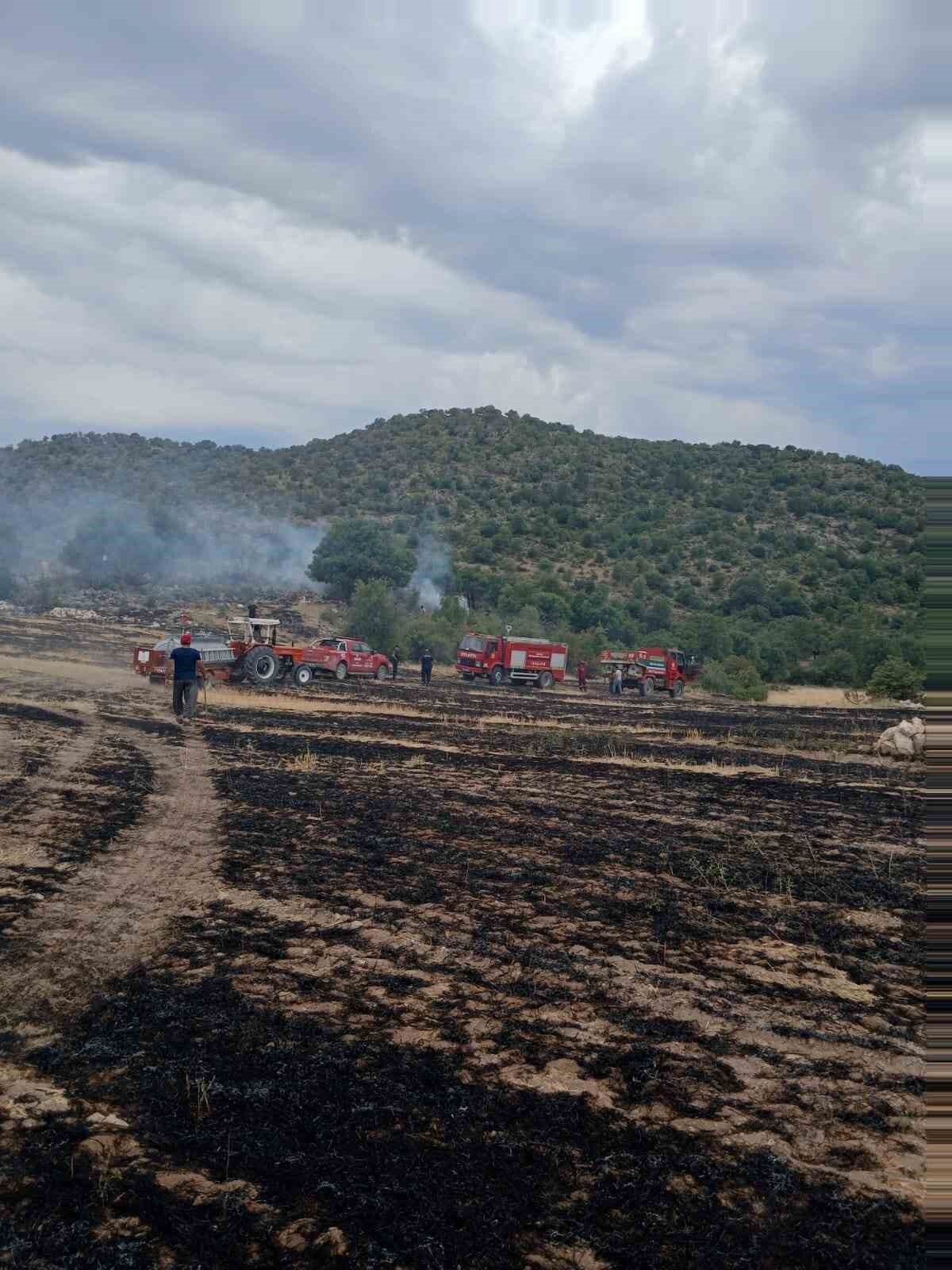 Konya’nın Beyşehir ilçesinde tarlada yakılan anızlardan yükselen alevler kontrolden çıkarak