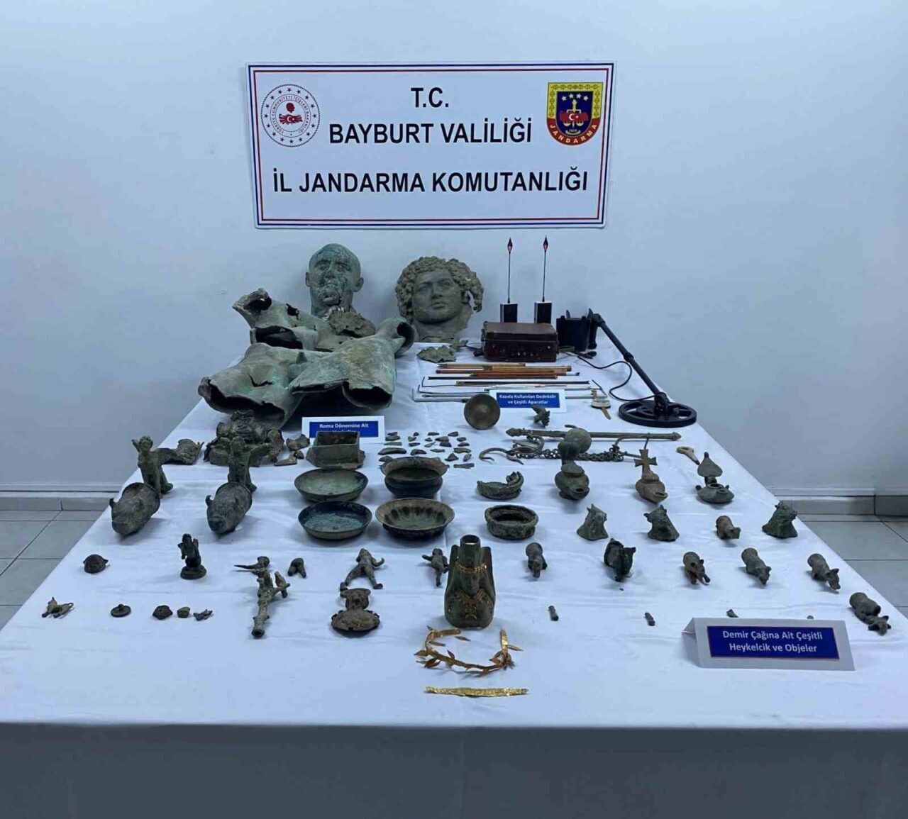 Bayburt ve Gümüşhane’de izinsiz kazı yapan şahıslara yönelik düzenlenen operasyonda,