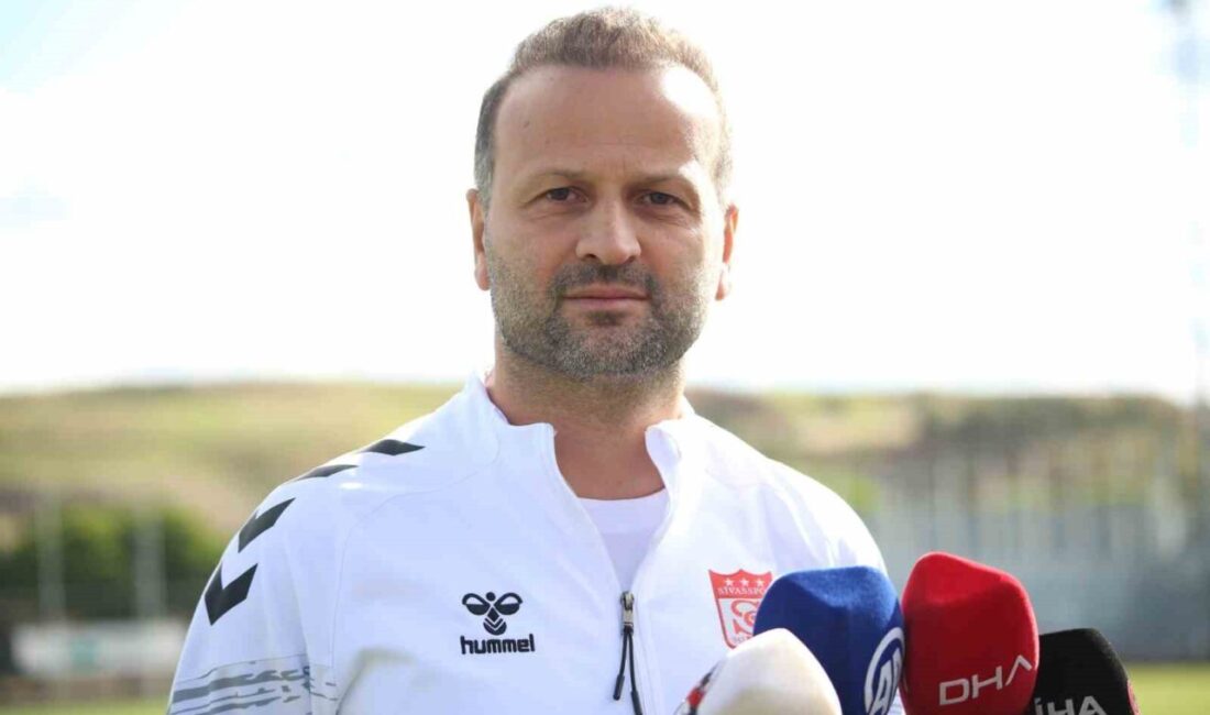 Sivasspor Teknik Direktörü Osman Zeki Korkmaz, Hollanda temsilcisi Feyenoord’a transfer