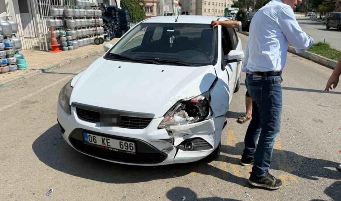 Osmaniye’nin Bahçe ilçesinde iki otomobilin çarpışması sonucu meydana gelen kazada
