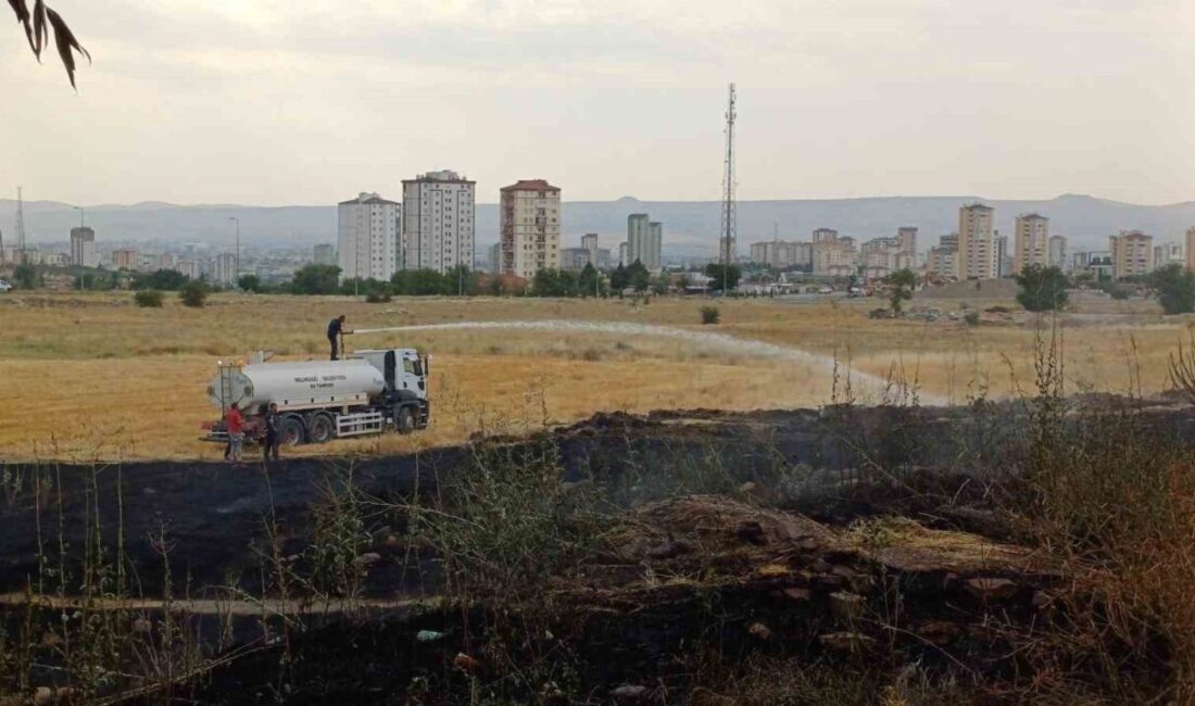 Kayseri’nin Melikgazi ilçesinde boş arazide başlayan anız yangını, evlere sıçramadan