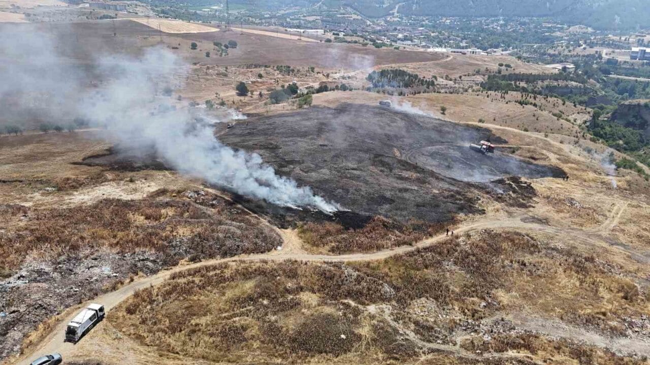 Karabük’ün Safranbolu ilçesinde çıkan ot yangını itfaiye ekiplerince büyümeden söndürülürken,