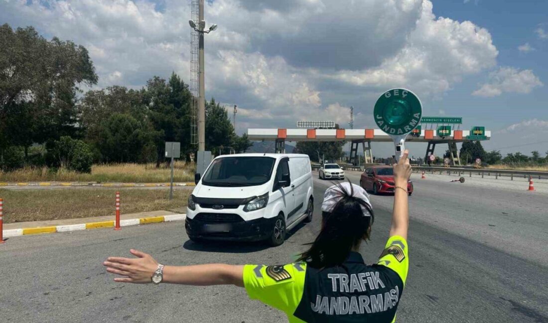Aydın’ın Germencik ilçesi Aydın-İzmir Otoyolu’nda yaya olarak kaçmaya çalışan 1
