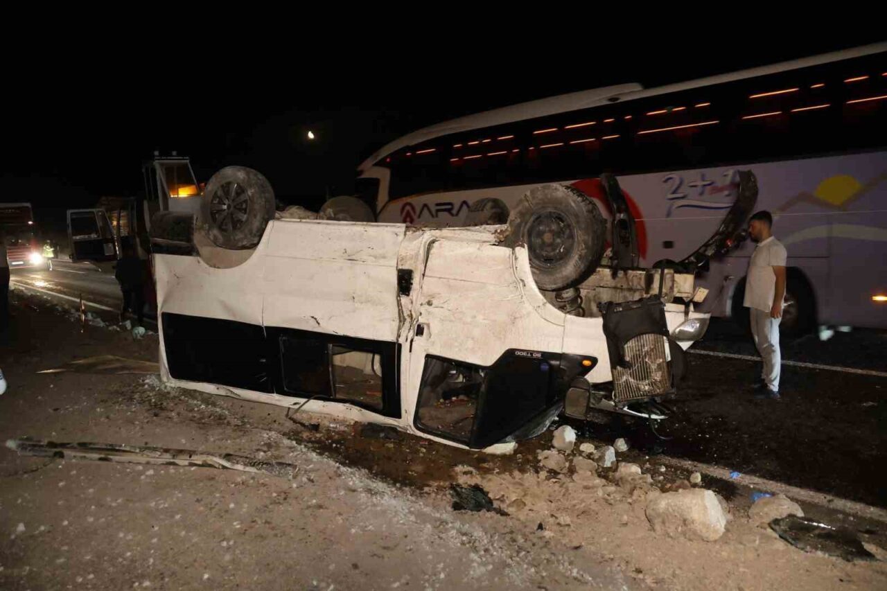 NEVŞEHİR (İHA) – Nevşehir’de otomobil ile minibüsün çarpıştığı kazada 2’si