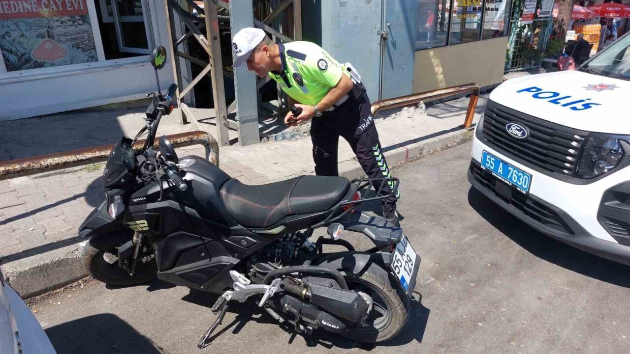 Samsun’da otomobil ile motosikletin çarpışması sonucu meydana gelen trafik kazasında