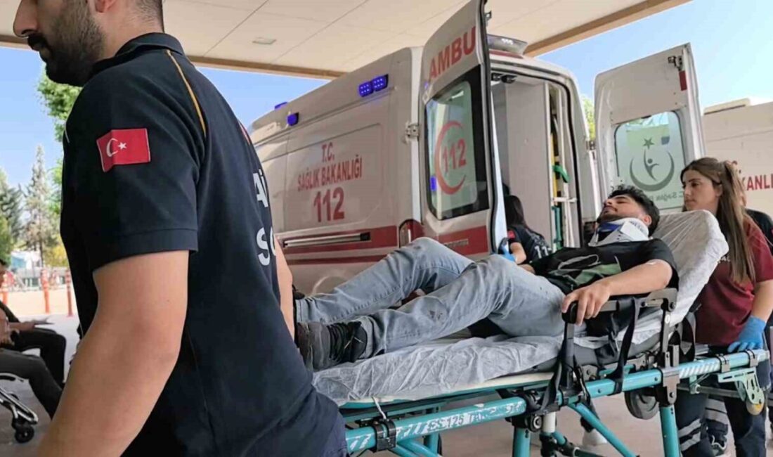 Bursa’nın İnegöl ilçesinde meydana gelen kazada kontrolden çıkan otomobil direğe