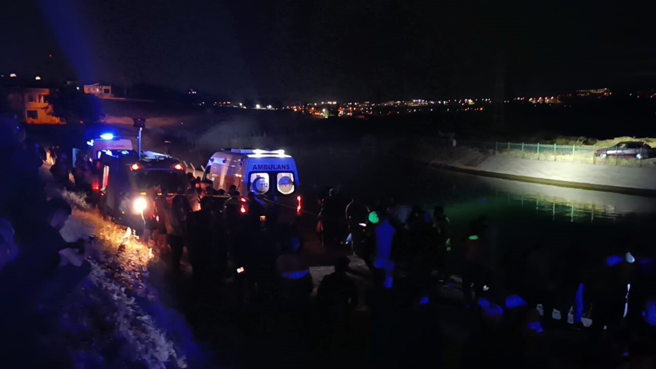 Kahramanmaraş’ta otomobilin sulama kanalına düşmesi sonucu meydana gelen trafik kazasında