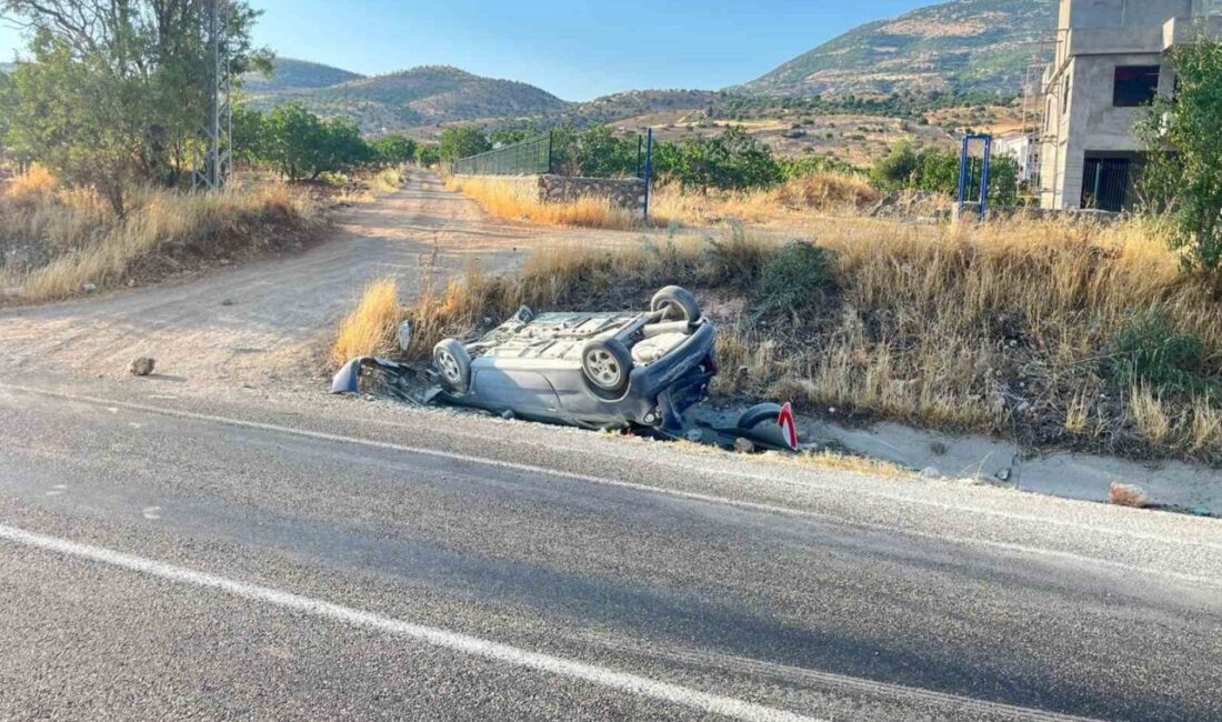 Adıyaman’da direksiyon hakimiyeti kaybolan otomobilin takla atması sonucu sürücü yaralandı.