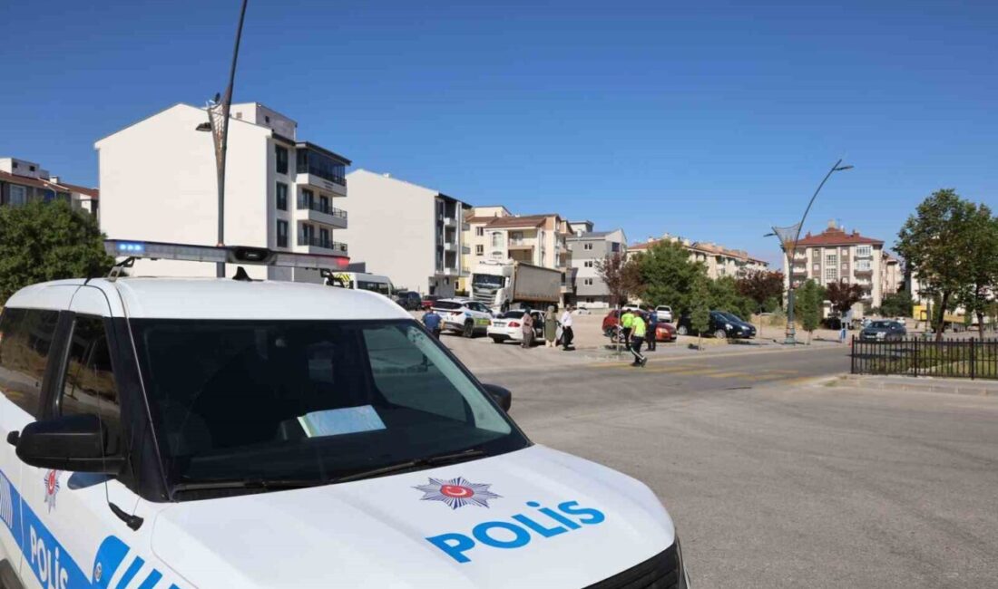 Nevşehir’de otomobil yaya geçidinden geçen yayaya çarptı. Yayanın yaralandığı kazayı