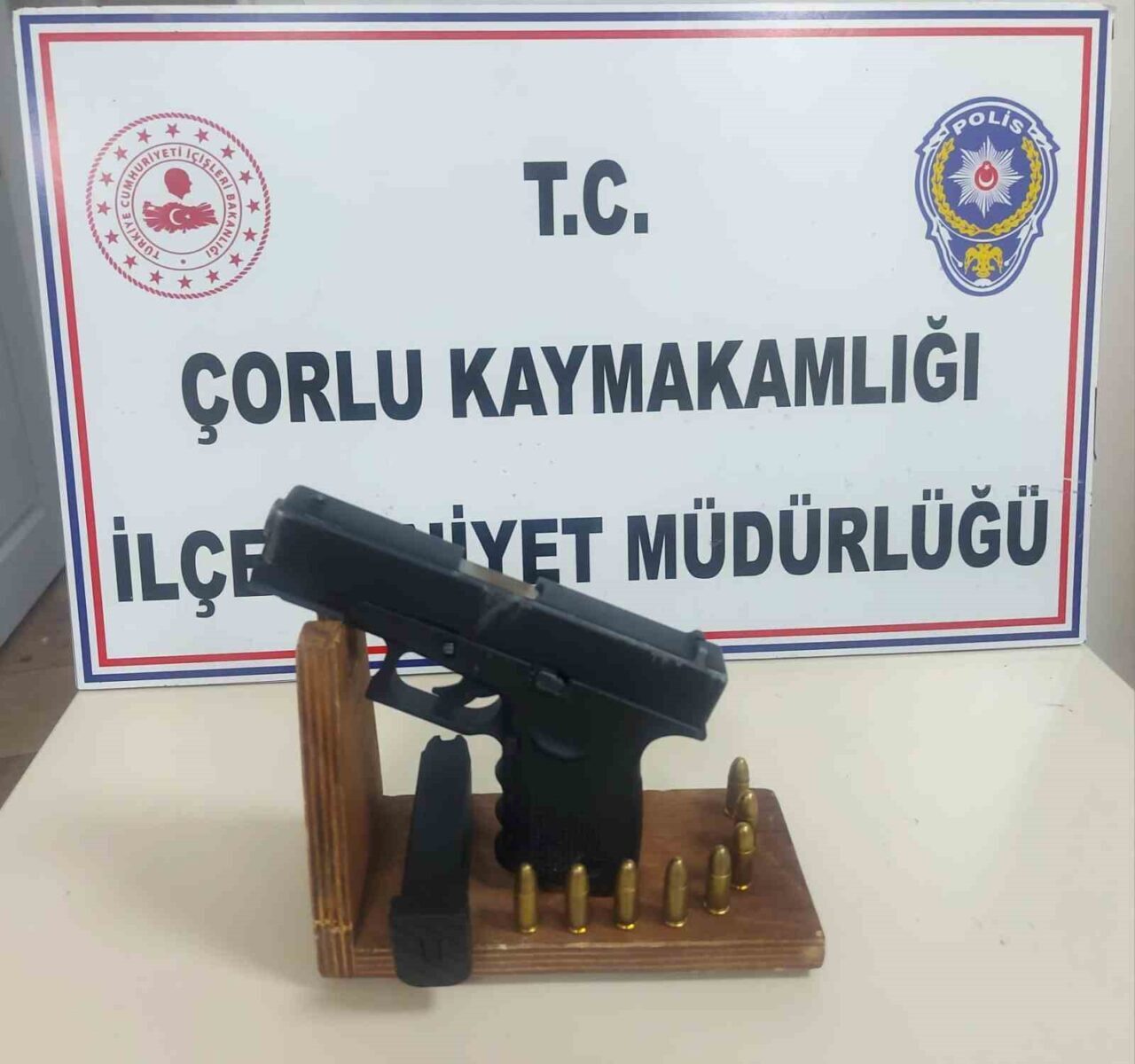 Tekirdağ Çorlu’da seyir halindeyken motosikletten otomobile ateş açan saldırgan Asayiş