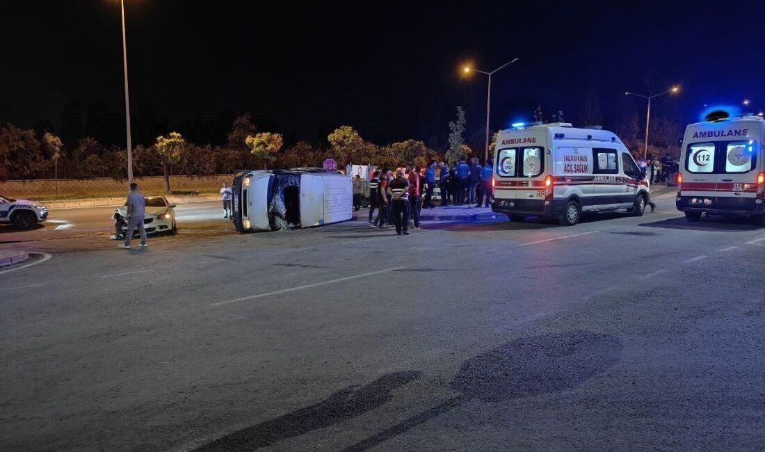 Kayseri’nin Kocasinan ilçesinde otomobille çarpışan minibüsün yan yattığı kazada 9