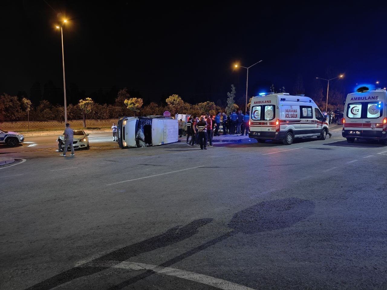 Kayseri’nin Kocasinan ilçesinde otomobille çarpışan minibüsün yan yattığı kazada 9