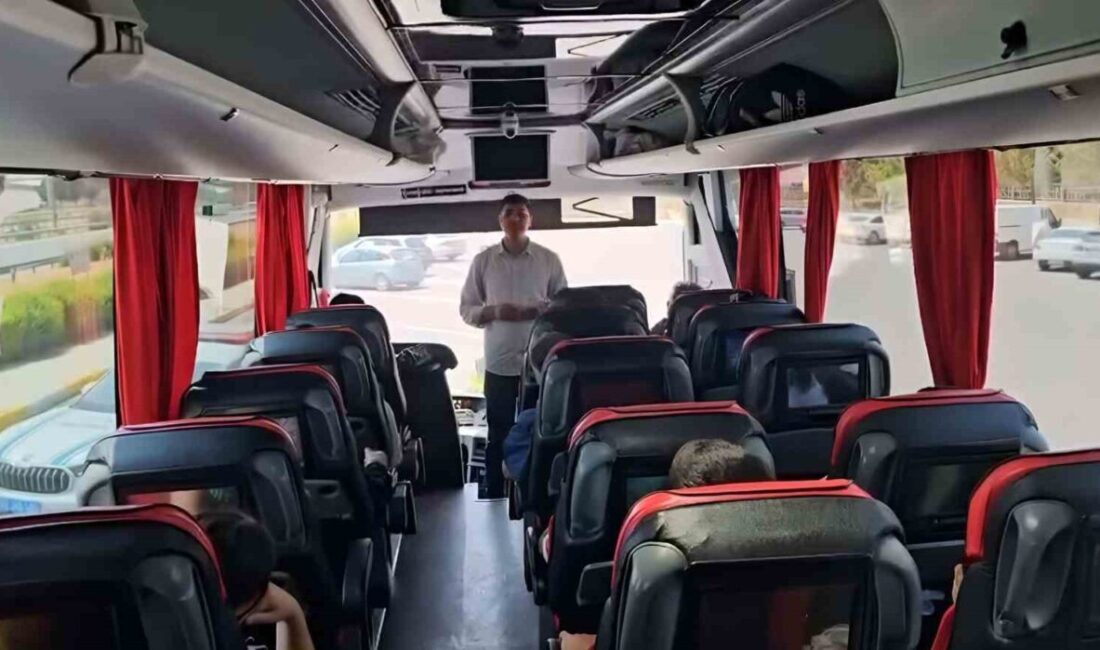 Mersin İl Jandarma Komutanlığına bağlı otoyol jandarması, vatandaşların güvenli yolculuk