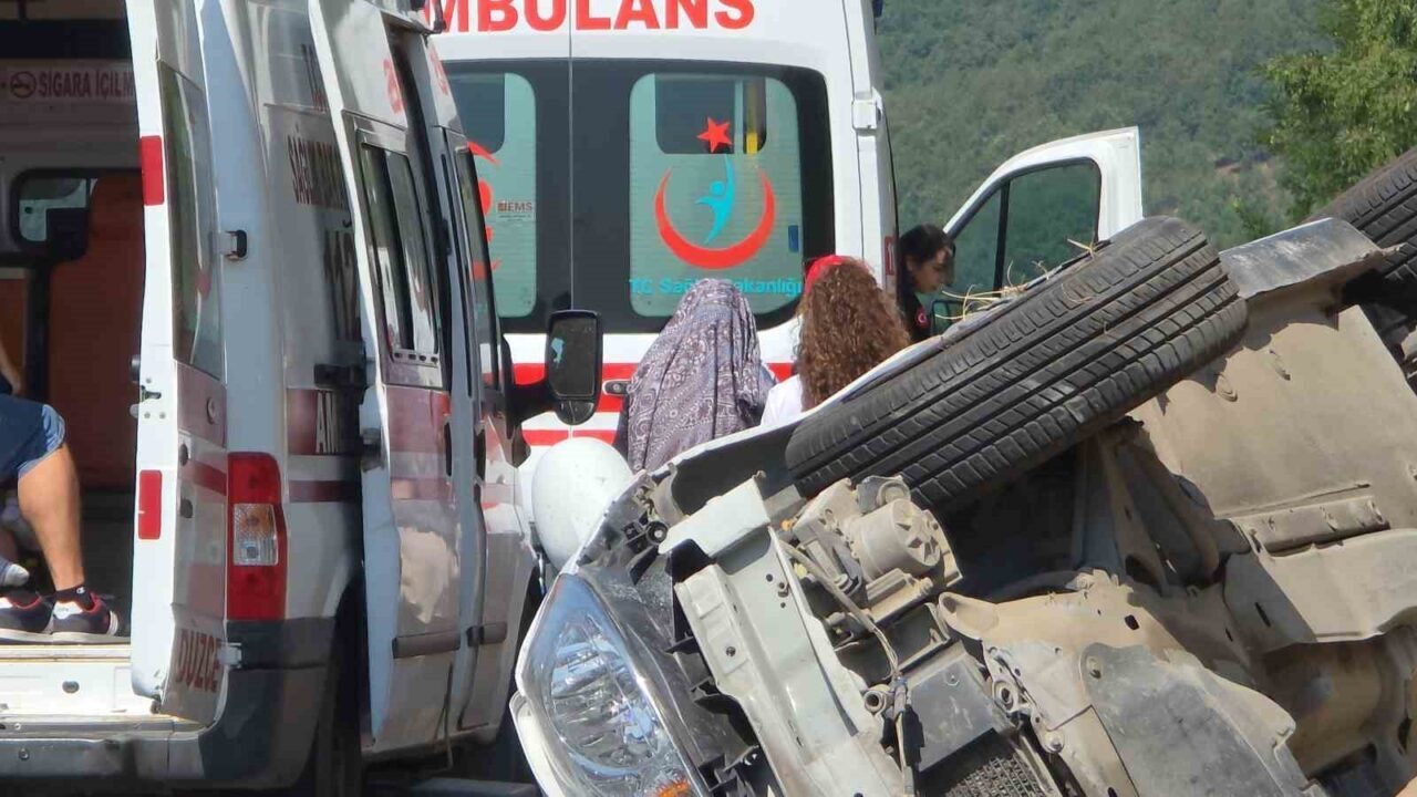 DÜZCE (İHA) – Anadolu otoyolu Düzce kesiminde sürücüsünün direksiyon hakimiyetini