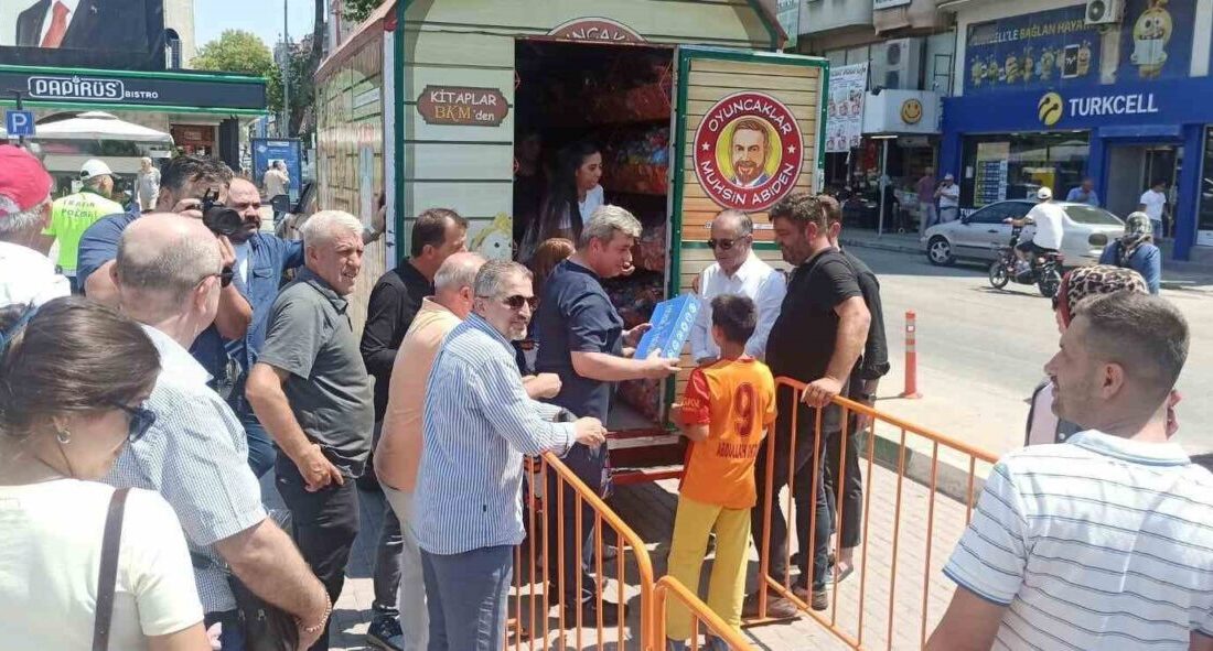 Mustafakemalpaşa Kent Platformu, “Oyuncaklar Muhsin Abiden” kampanyası iş birliğiyle anlamlı