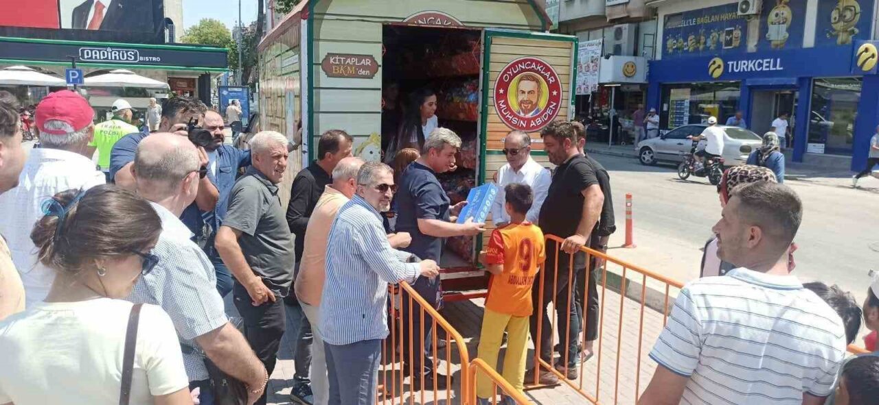 Mustafakemalpaşa Kent Platformu, “Oyuncaklar Muhsin Abiden” kampanyası iş birliğiyle anlamlı