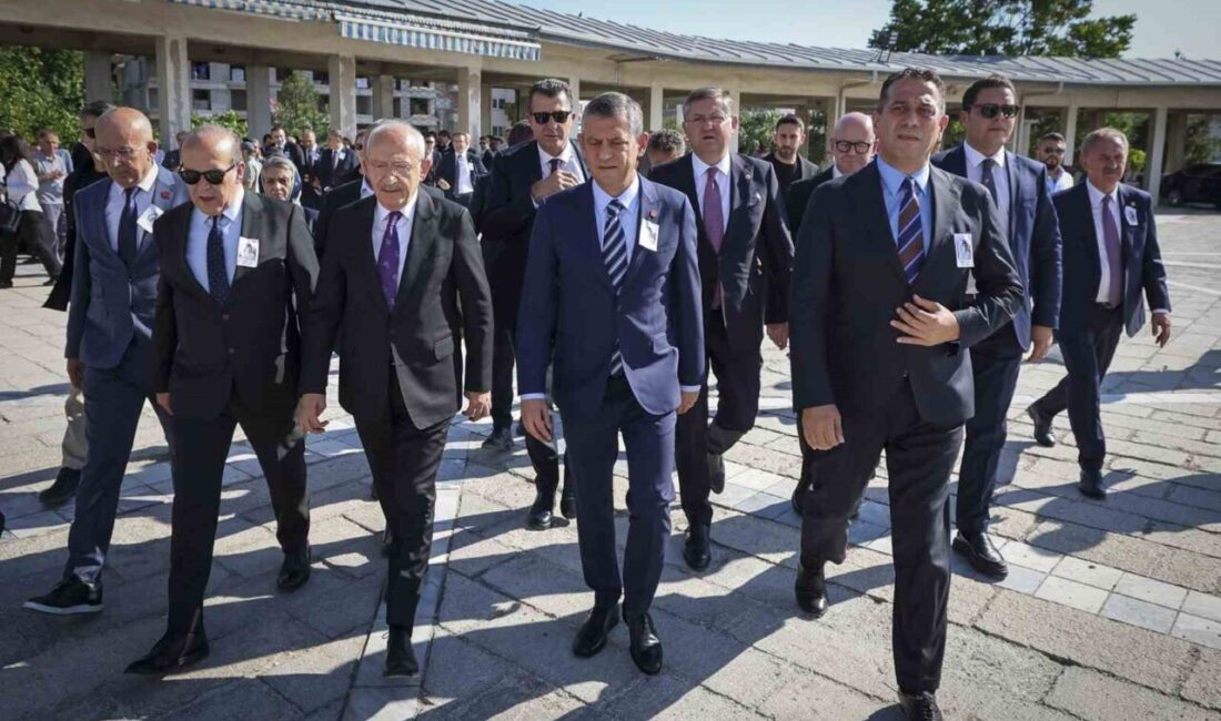 Cumhuriyet Halk Partisi (CHP) Genel Başkanı Özgür Özel ve önceki