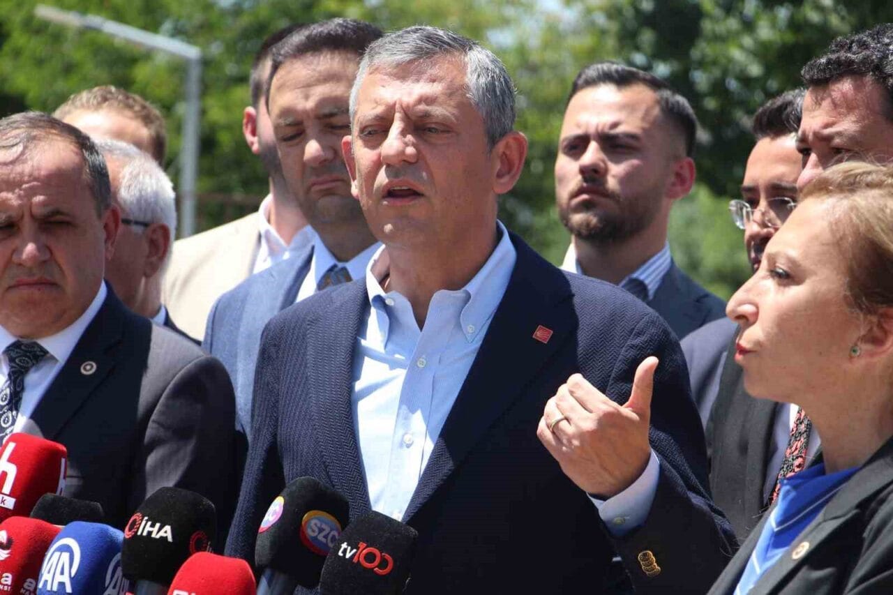 CHP Genel Başkanı Özgür Özel, hakkında başlatılan soruşturmaya ilişkin, “Soruşturmayı,